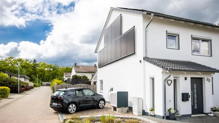 Einfamilienhaus mit PV-Anlage und Wärmepumpe