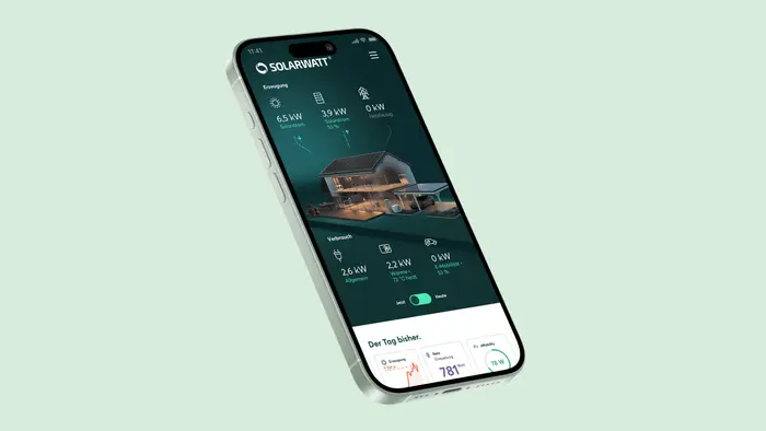 Mobiltelefon zeigt SOLARWATT Home App