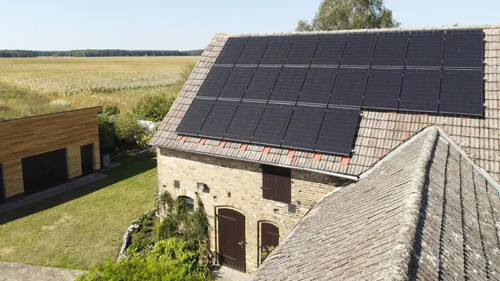 Einfamilienhaus mit Solaranlage auf dem Dach