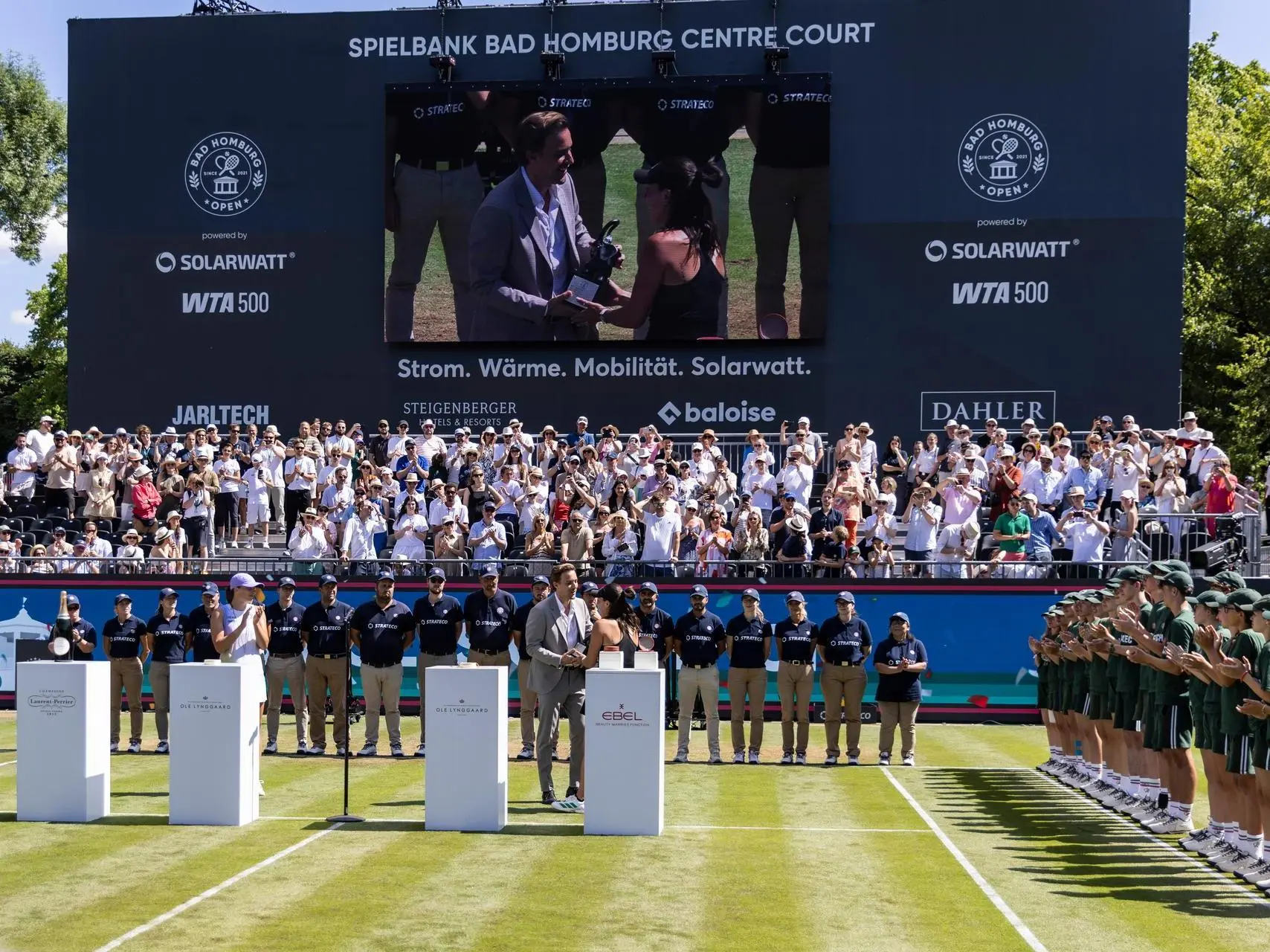 Award ceremony on the tennis court