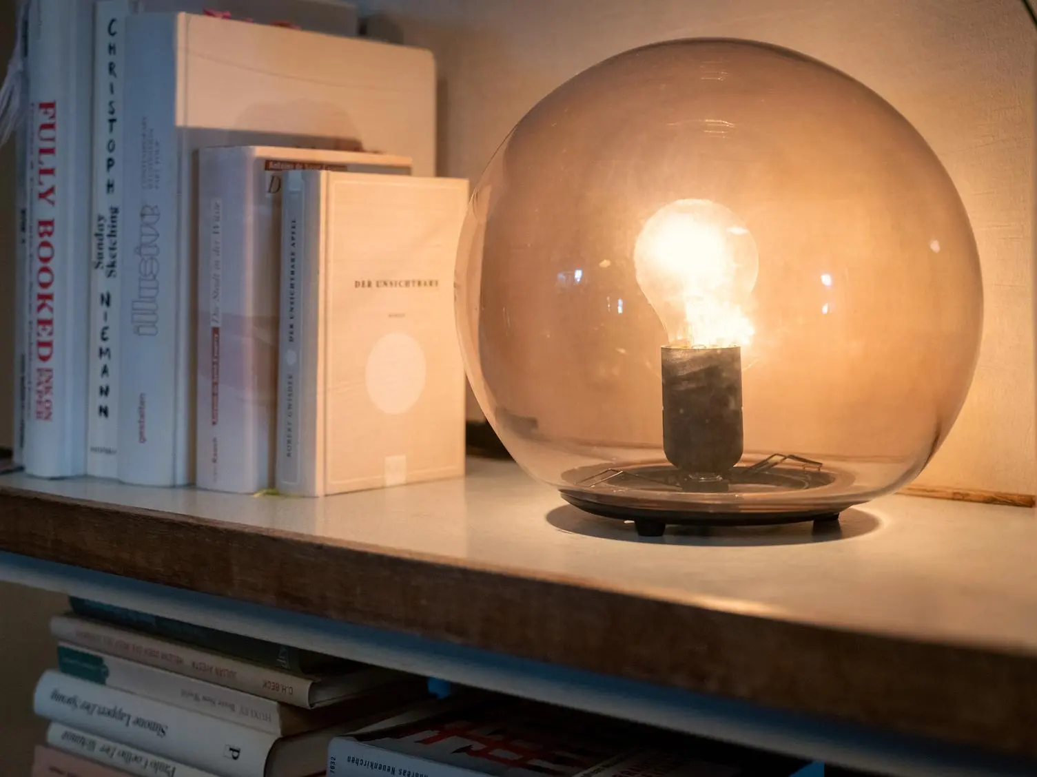 Leuchtende Tischlampe