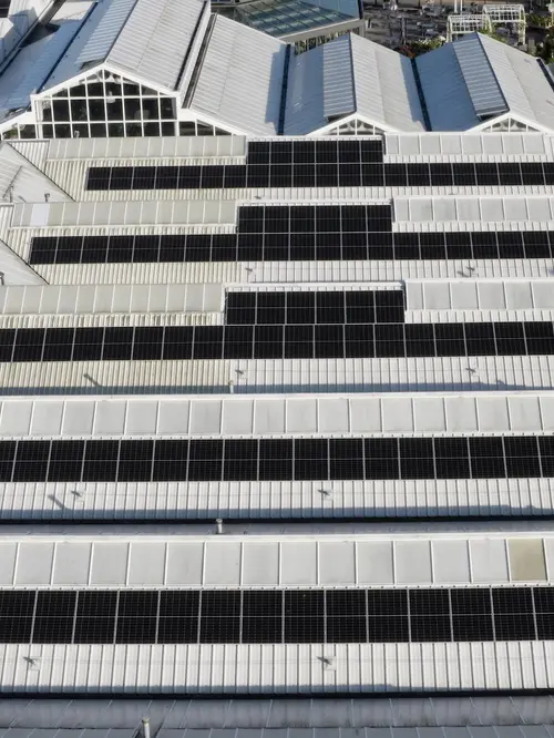 SOLARWATT Panel vision pure panels line Garsons' retail center