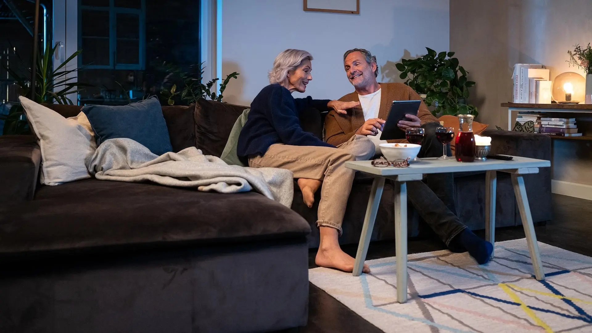 Paar auf dem Sofa