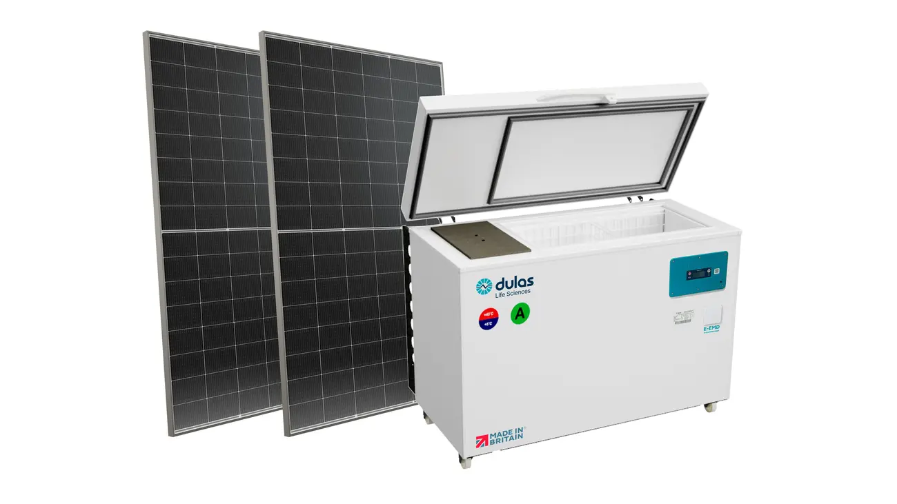 Isometric view of the Dulas refrigeration unit and SOLARWATT Panel vision modules.