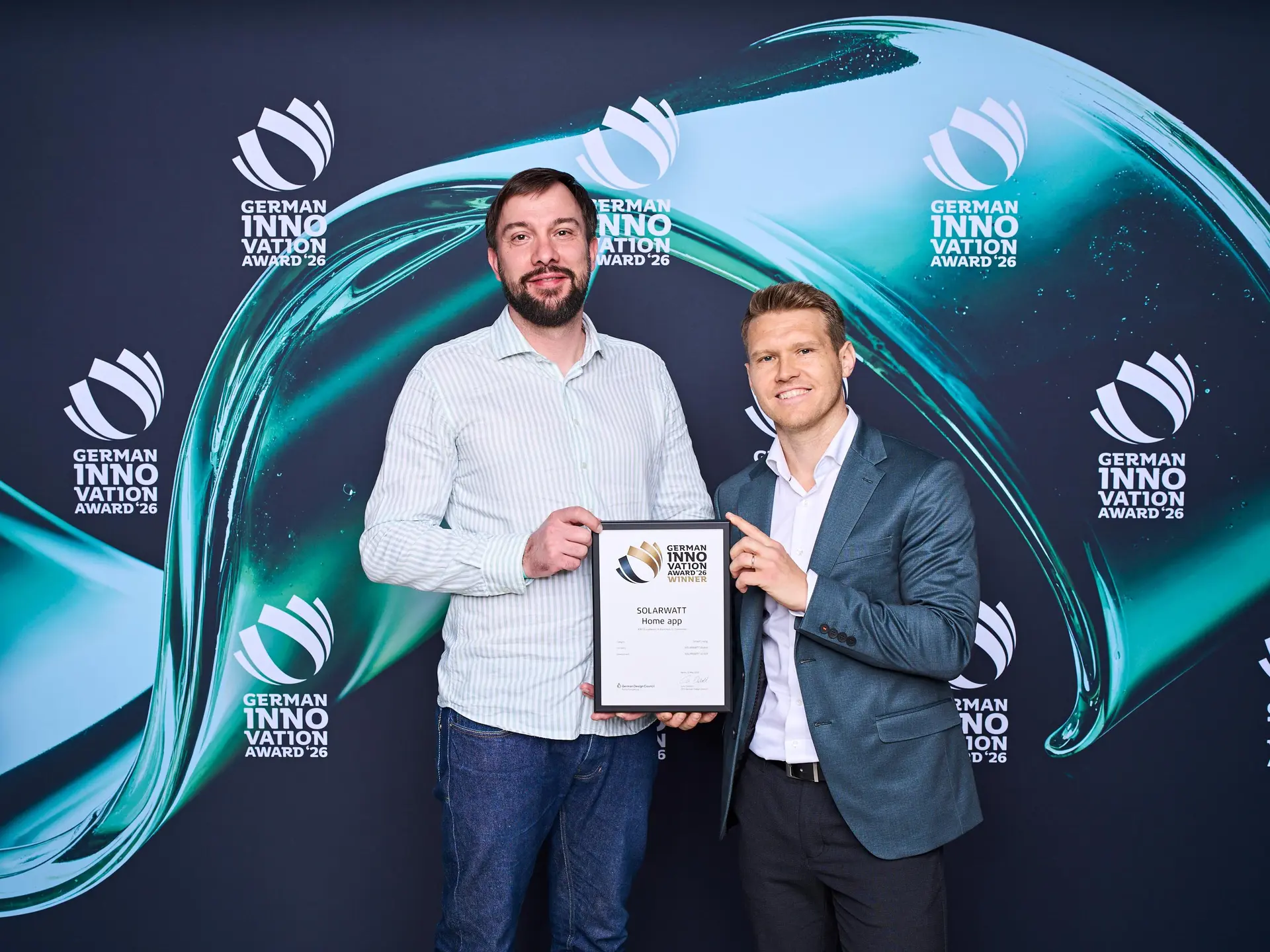 Solarwatt-Mitarbeiter bei der Preisverleihung des Awards.